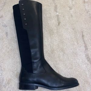 Gently used size 8.5 boots